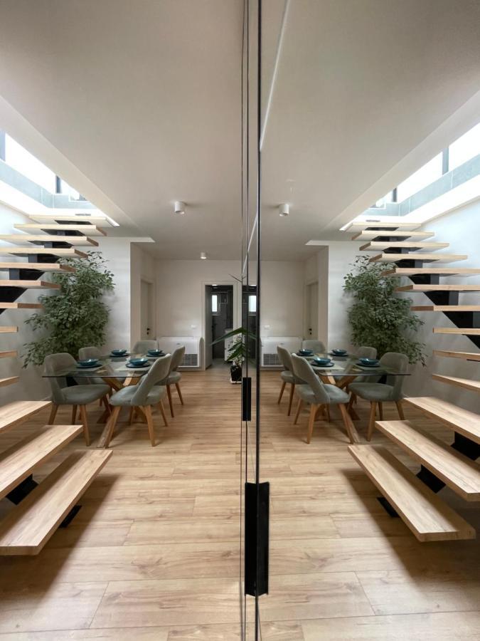 Square Luxury Penthouse Apartament Tirana