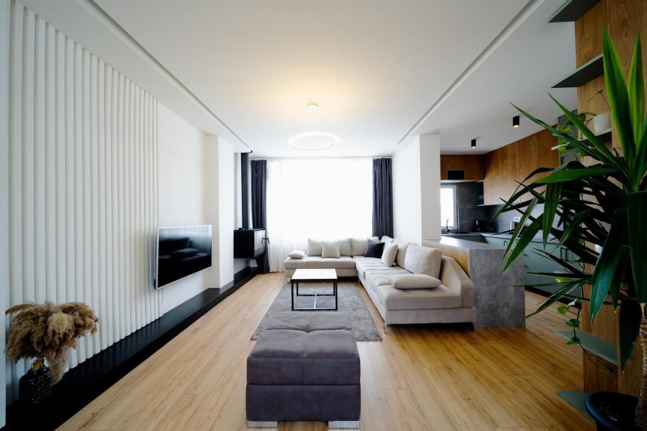 Square Luxury Penthouse Apartament