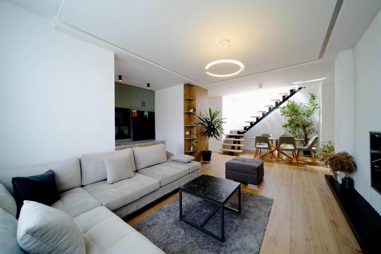 Square Luxury Penthouse Apartament