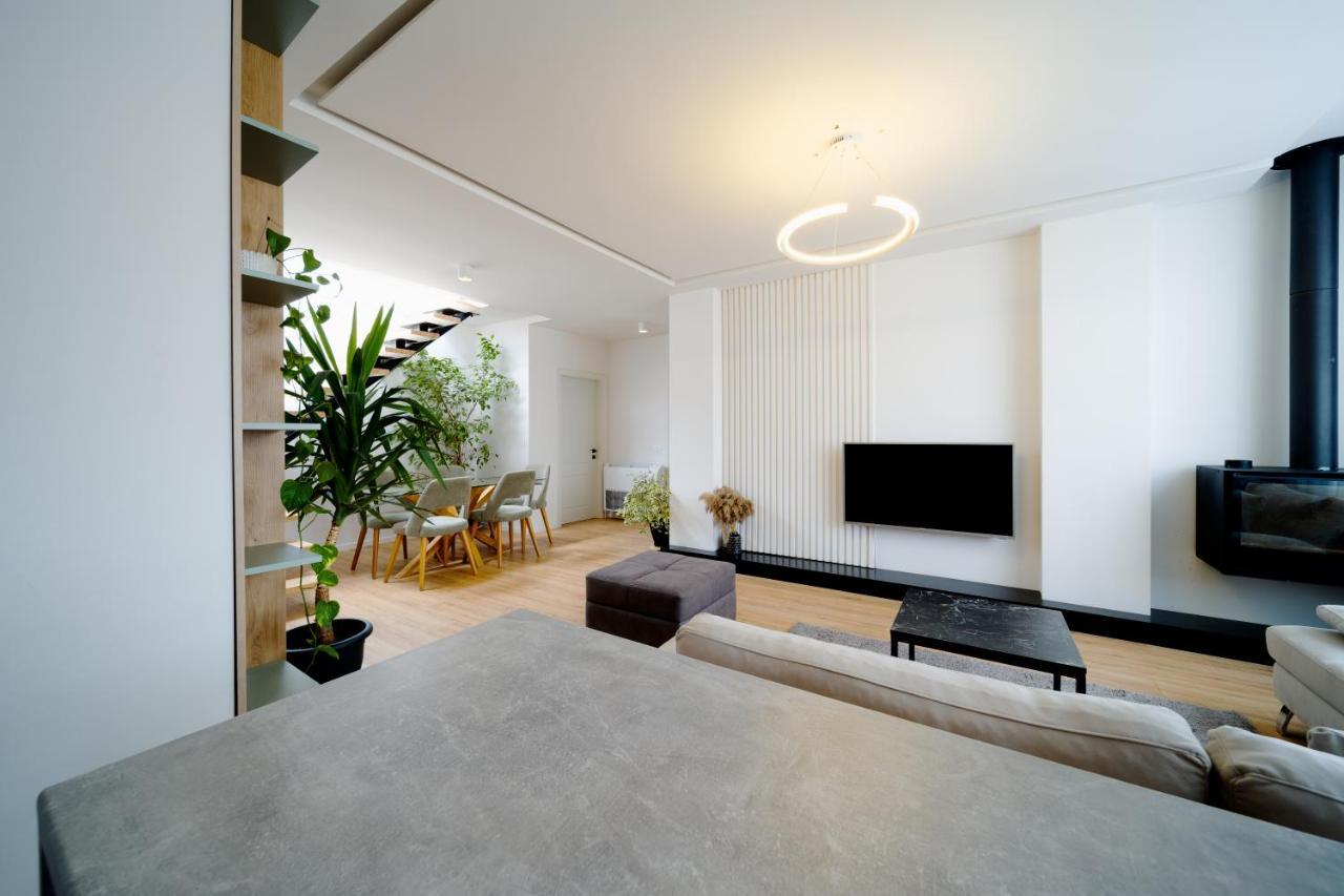Square Luxury Penthouse * Tirana